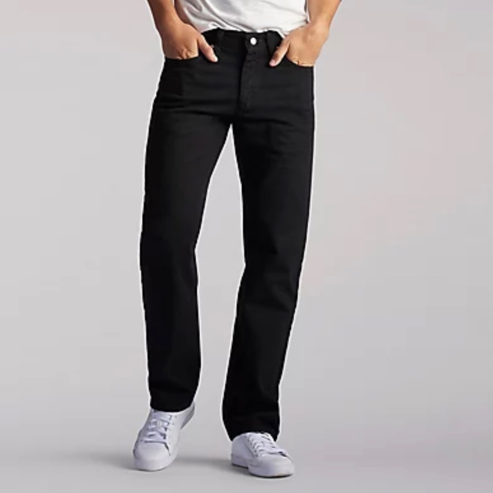 Lee men’s black relaxed fit straight leg jeans. Size 32/32.